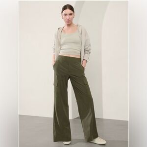 Athleta Brooklyn Heights High Rise Cargo Pants in Aspen Olive Size 8